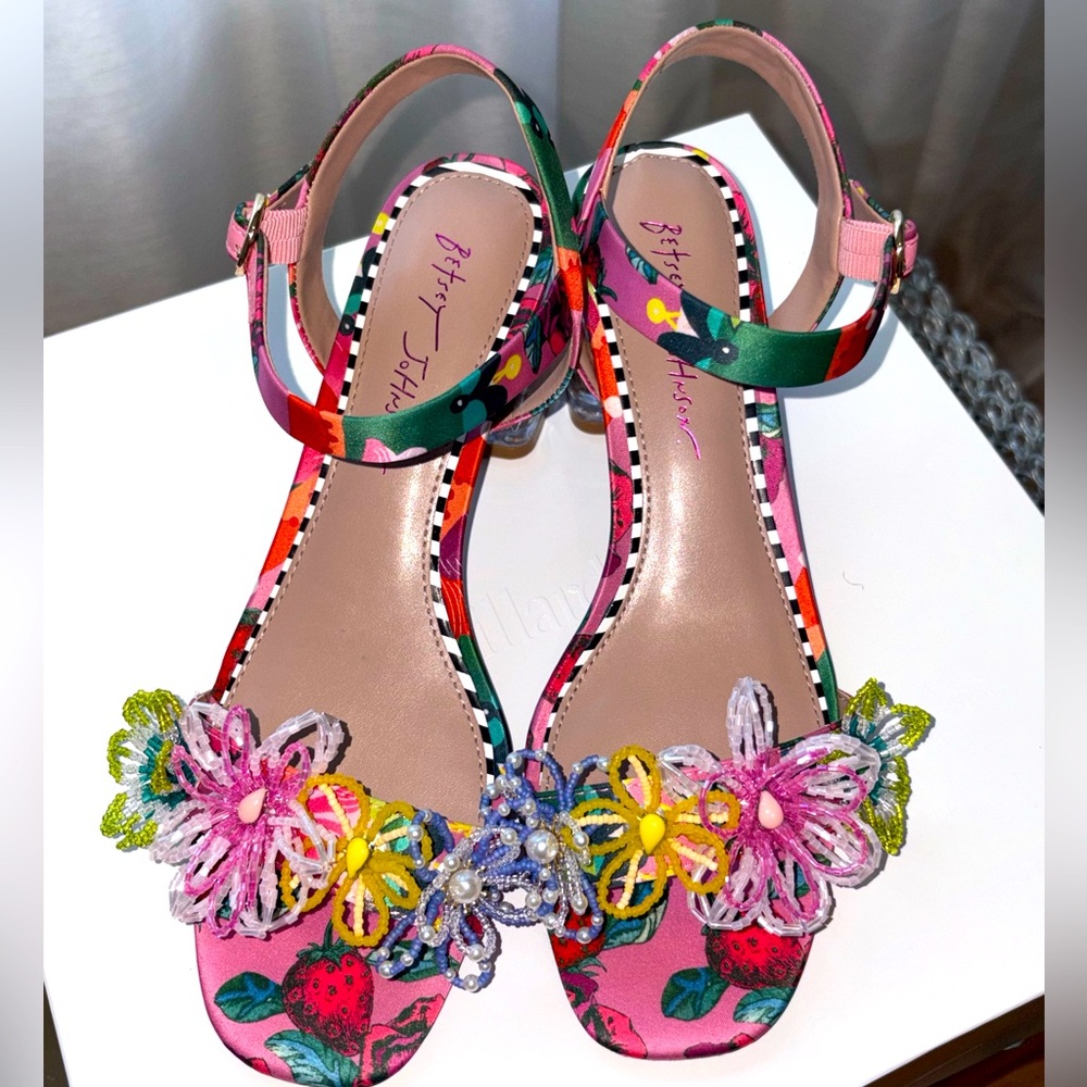 She’s Blooming💐 2025 sandals - Picture 3 of 7